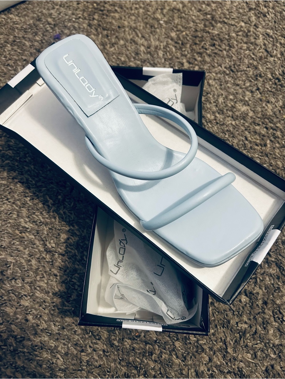 Unilady baby blue low heel, 2 strap sandal size 7, new in box